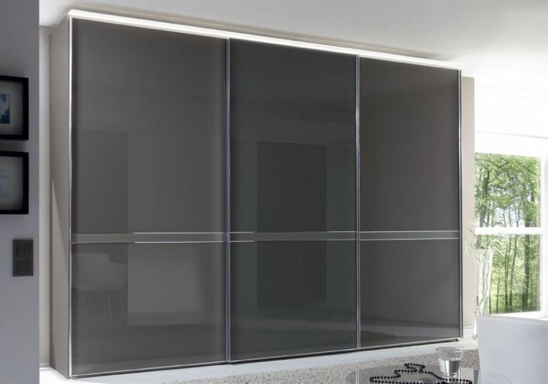 Schwebetürenschrank